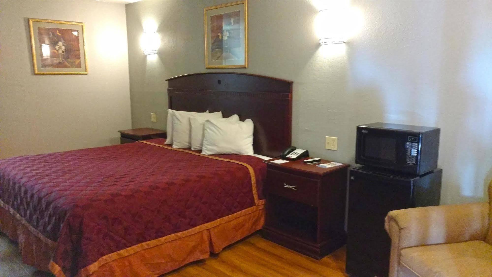 Americas Best Value Inn מק'קיני מראה חיצוני תמונה